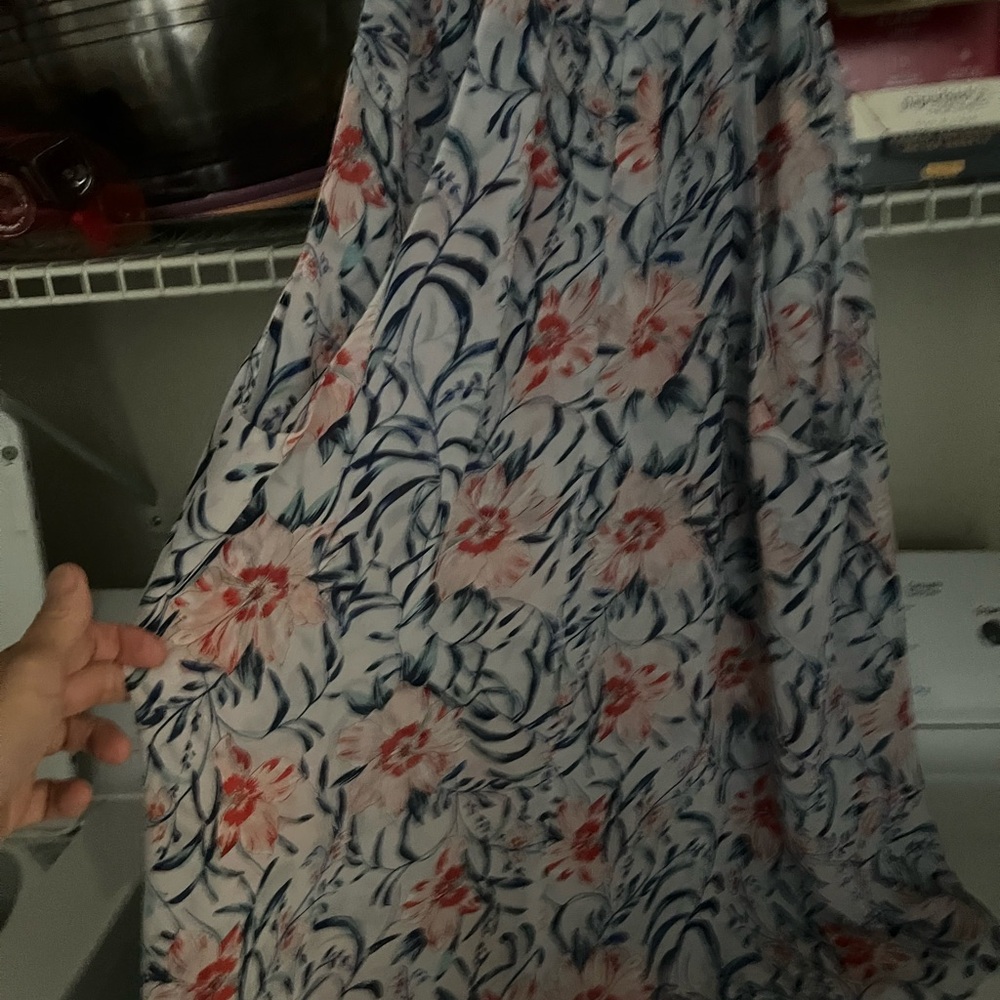 CAbi red whir and blue floral tank XL - Picture 5 of 6